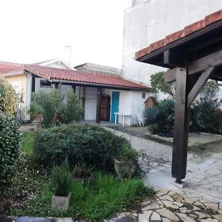 House - Aiguillon - Maison Trois Chambres *
