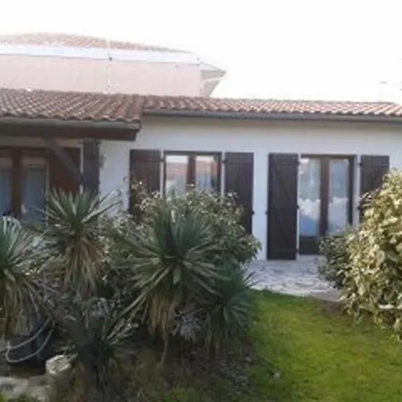 Hébergement de vacances House - Aiguillon - Maison Trois Chambres